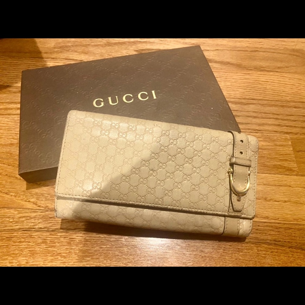 Authentic Gucci Guccissima Leather Wallet Beige that comes in the original box